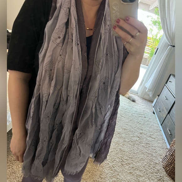 Louis Vuitton Purple Monogrammed Stole/Scarf - Picture 9 of 11